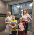 Председатель первичной профсоюзной организации РКПЦ Рустем Яппаров поздравил первоклассников накануне Дня Знаний