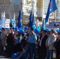 Примите наши поздравленья. В прекрасный первомайский день!
