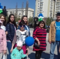 Примите наши поздравленья. В прекрасный первомайский день!
